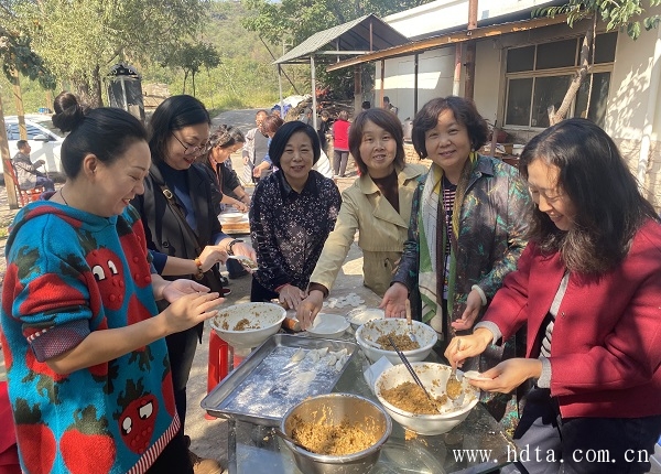 翻译协会妇联组织女性会员“九九重阳献爱心”